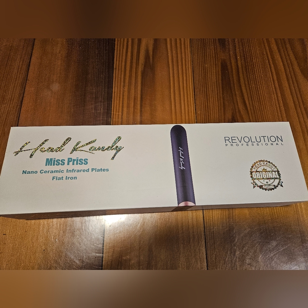 Revolution Professional Miss Priss Flat Iron - Black